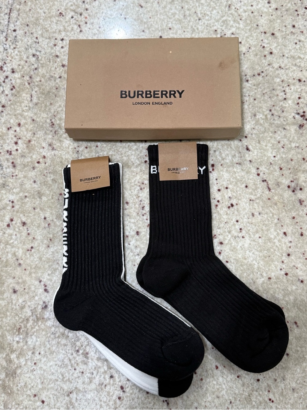 NWT Burberry Men’s Signature Logo Socks( 2 Pairs) Sz S/M